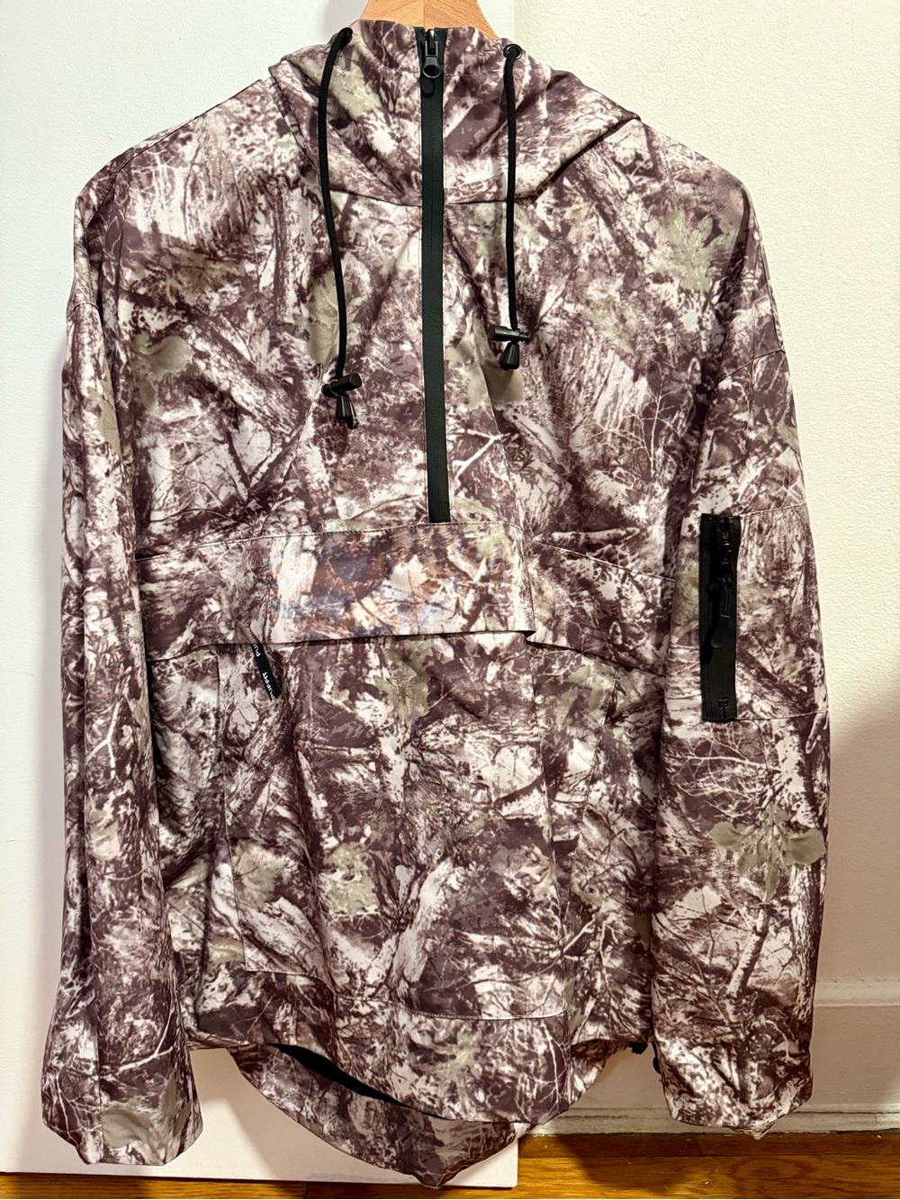 Like New Camo oversized waterproof lightweight rain jacket
